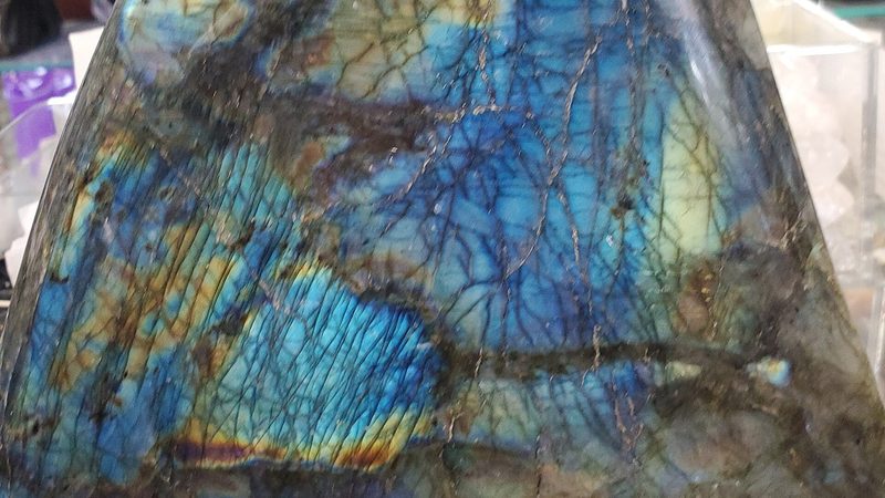 Labradoriet met blauwgroene glans